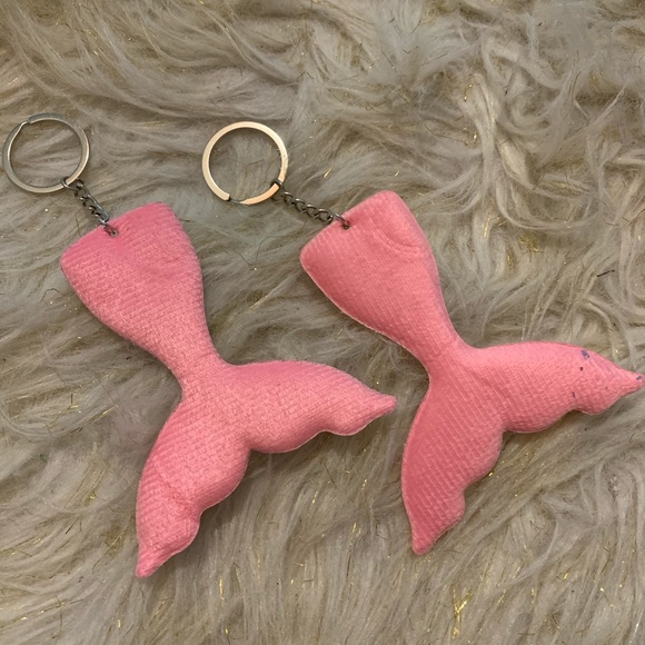 🎀FREE W/$20 PURCHASE🎀mermaid keychain - Picture 2 of 2